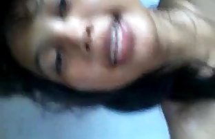 aliya muestra ella misma en Webcam
