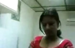 punjabi karısı şeritler verir oral seks sohbetler içinde punjabi Hintçe