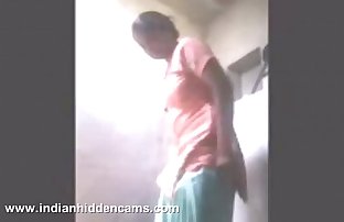 印度 哥 得到 赤裸裸的 服 淋浴 记录 通过 hiddencam