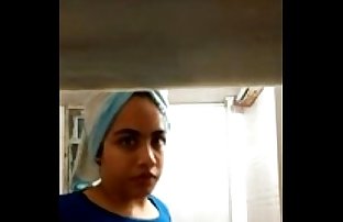 Rondborstige indiase Chick selfshot video na douche