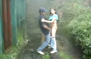 wwwindiangirlstk indyjski Dziewczyna ssanie I kurwa Na świeżym powietrzu W Deszcz