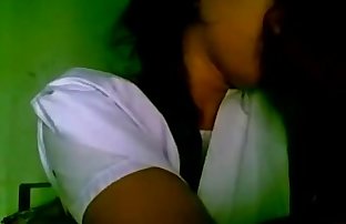 www.indiangirls.tk INDIAN GIRLFRIEND AMATEUR KISSING MMS SCANDAL
