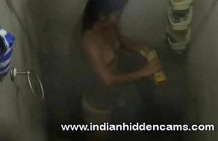 Volgende Deur Sexy indiase Bhabhi Het geheim gefilmd het nemen van douche mms