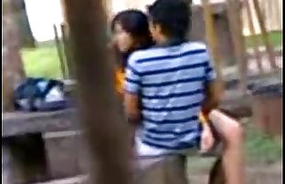 indiase college Studenten neuken in openbaar park Voyeur Opgenomen door mensen