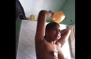 indiana Menina tomando auto vídeo quando natação