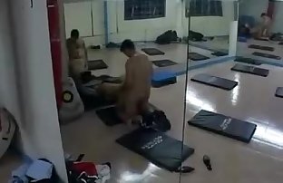 印度 青少年 在 健身房 一部分 2