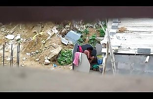 india Mujer el baño al aire libre