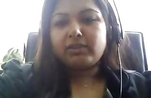 Gelangweilt desi Mollige auf Webcam spielt mit Ihr Boobie