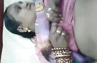 Aunty showing