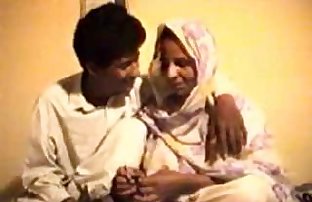 पाकिस्तानी पंजाबी आदमी कमबख्त सींग का बना हुआ माँ में कानून