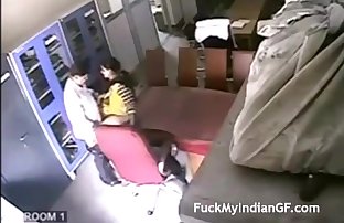indiase School docent geneukt door haar collega gefilmd door verborgen cam mms