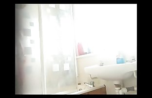 Indische Teen ausspioniert in Dusche