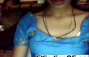 Desi girl shows boobs