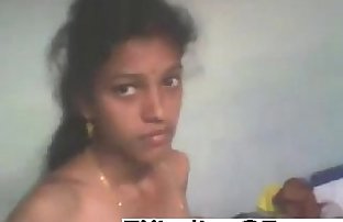 नग्न भारतीय प्रेमिका तैयार करता है करने के लिए चूसना मेरे लंड